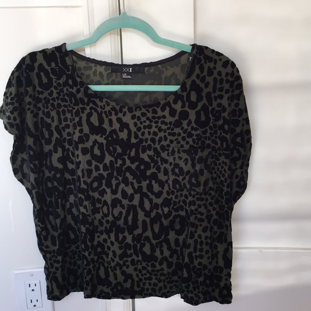 Forever 21 Size L Green Leopard Print Top